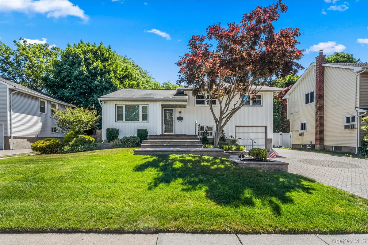 7 Margaret Drive, Plainview, NY 11803 - #1