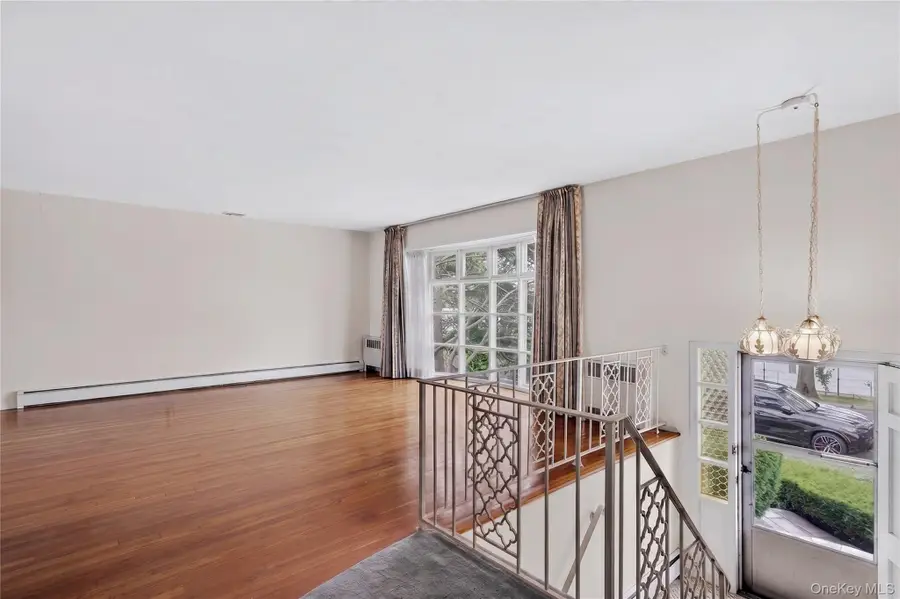 726 University Street, Valley Stream, NY 11581 - #3