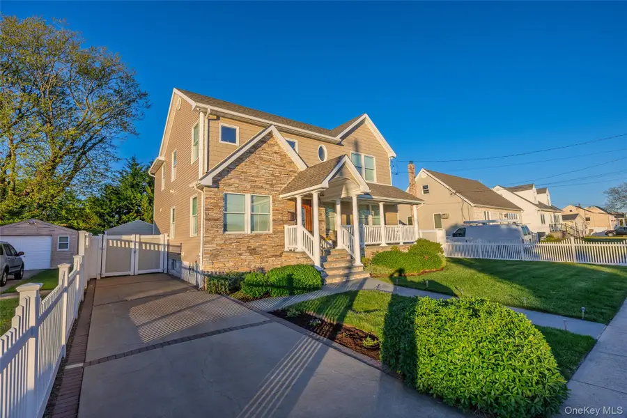 122 Linton Avenue, Lindenhurst, NY 11757 - #2