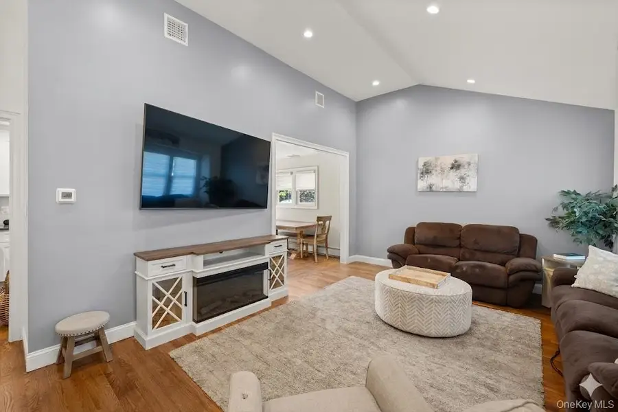 857 Milligan Lane, West Islip, NY 11795 - #2