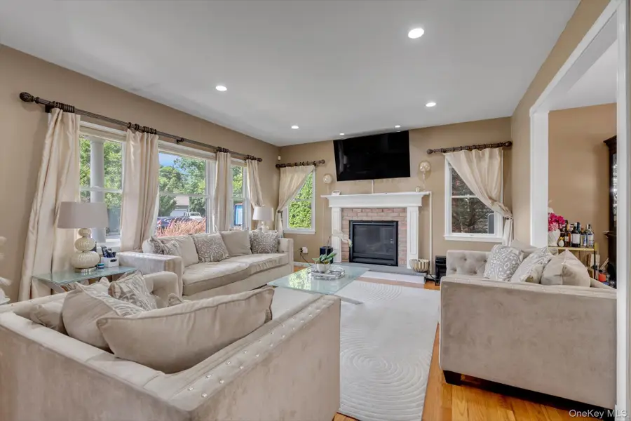 146 Melville Road, Farmingdale, NY 11735 - #3