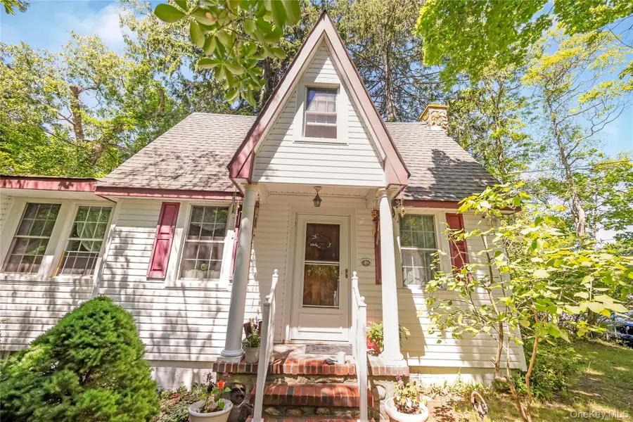 12 Valkyr Road, Rocky Point, NY 11778 - #3