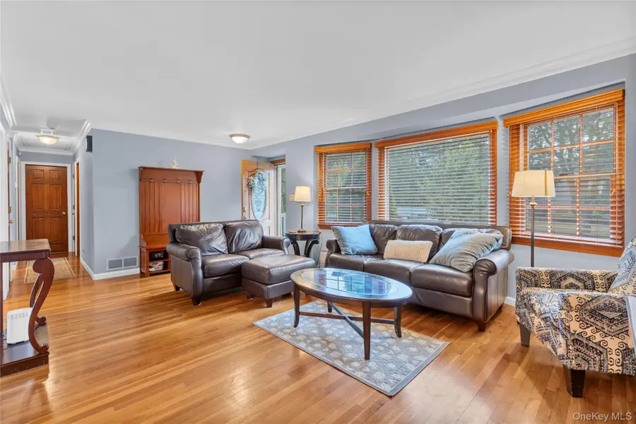 9 Carrol Place, Greenlawn, NY 11740 - #2
