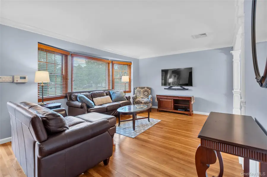 9 Carrol Place, Greenlawn, NY 11740 - #3