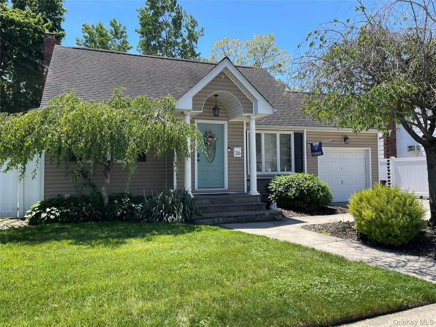 36 34th Street, Copiague, NY 11726 - #2