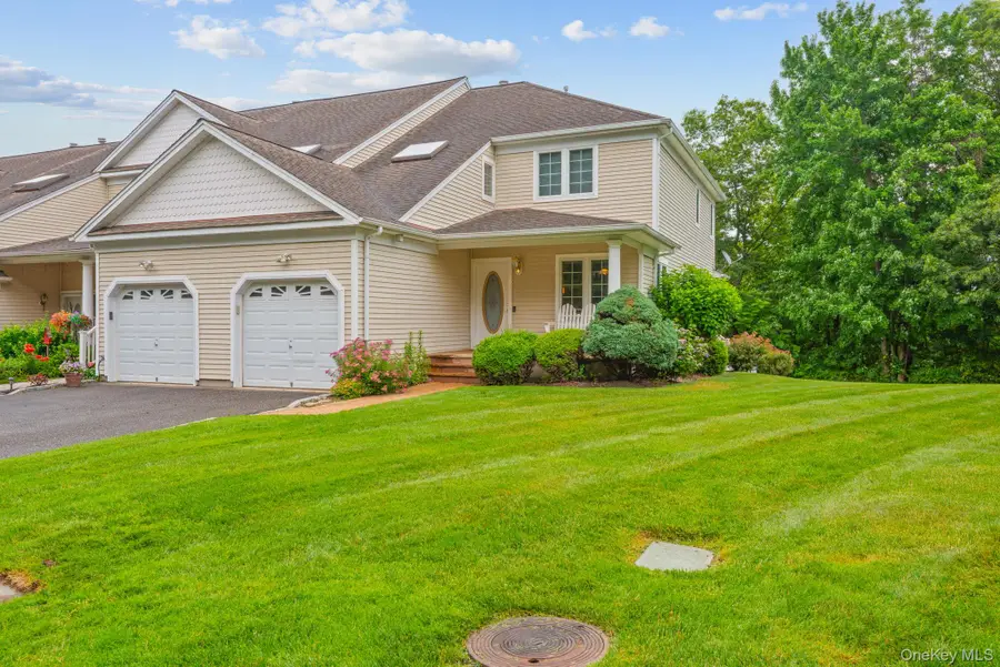 16 Lindbergh Circle, Huntington, NY 11743 - #3