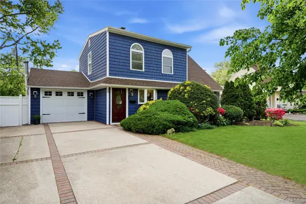 10 Wildflower Lane, Wantagh, NY 11793