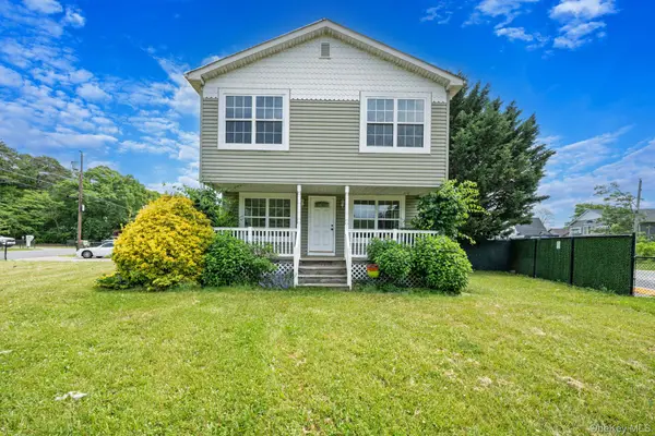 86 Eleanor Avenue, Mastic, NY 11950