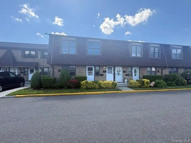 335 Mariners Way, Copiague, NY 11726 - #1