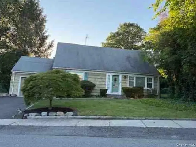31 Glenwood Road, Glen Head, NY 11545 - #1