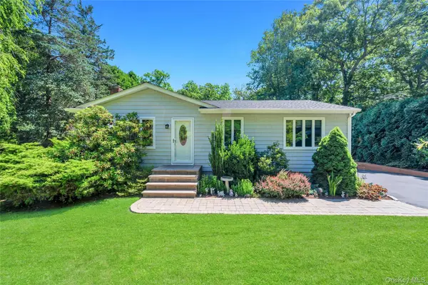 33 East Street, Middle Island, NY 11953