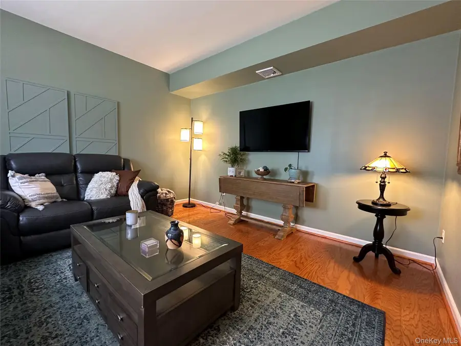 33 Daremy Circle, Medford, NY 11763 - #3