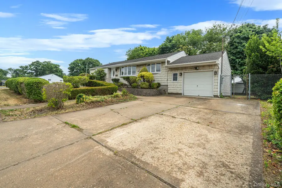 40 Cypress Street, Central Islip, NY 11722 - #3