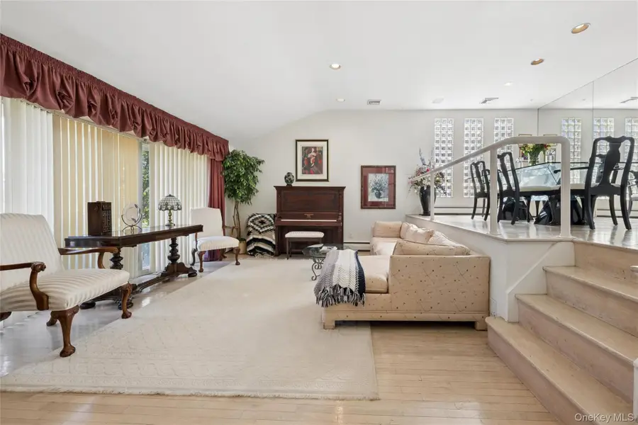 2105 Holland Way, Merrick, NY 11566 - #3