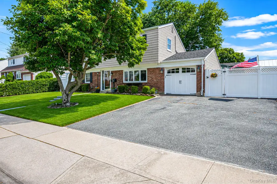 332 N Monroe Avenue, Lindenhurst, NY 11757 - #3