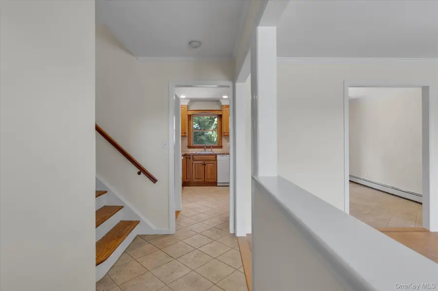 16 Meath Avenue, Huntington, NY 11743 - #3
