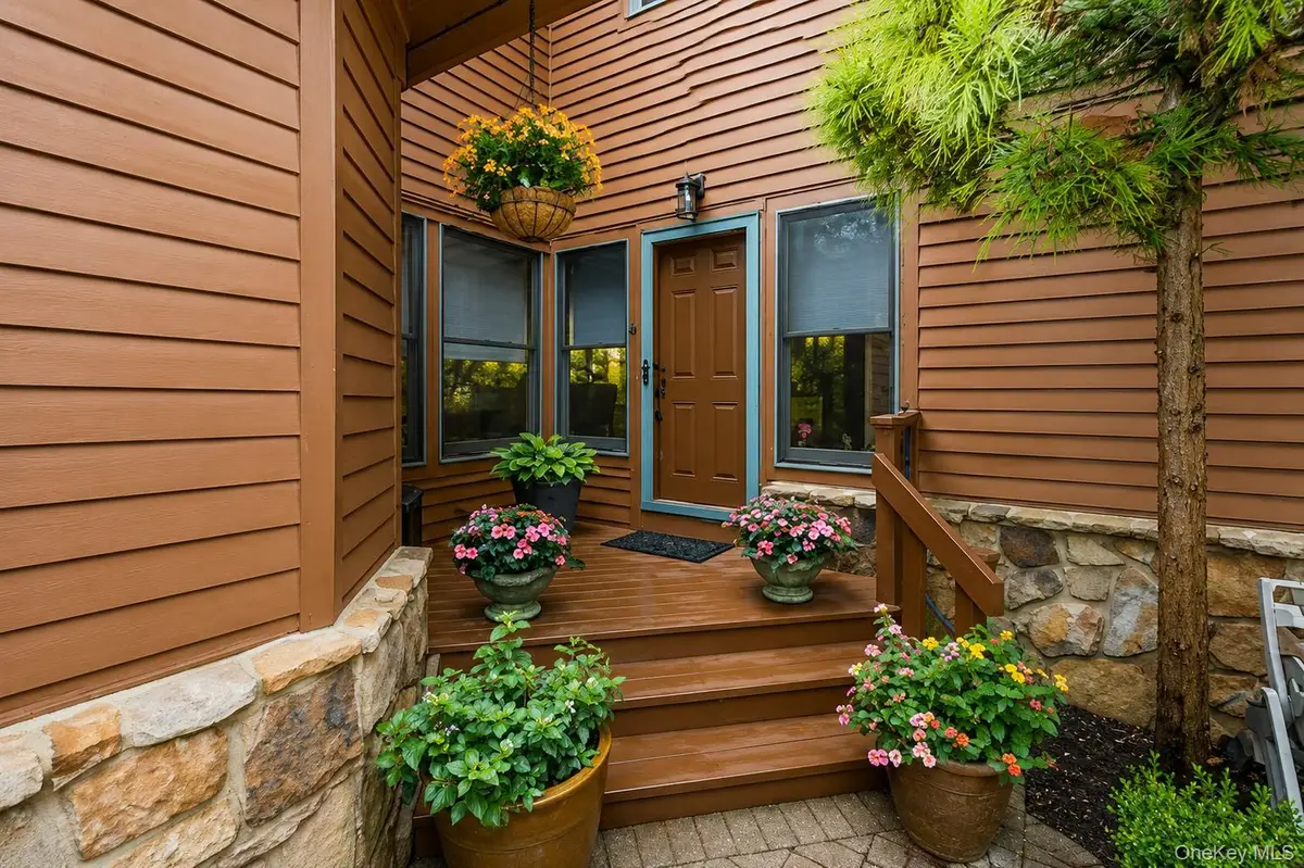 27 Hunt Court, Jericho, NY 11753 - #1
