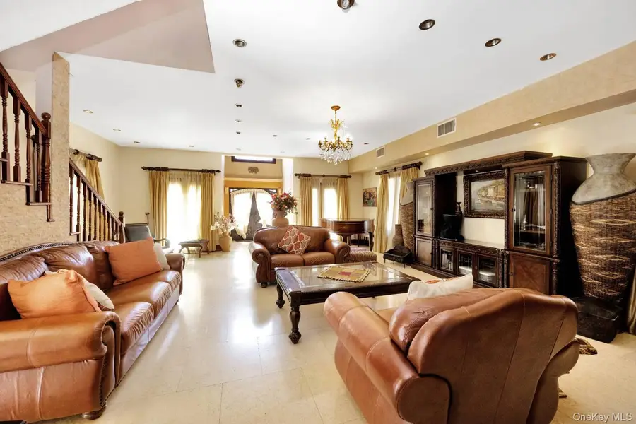 186-31 Radnor Rd, Jamaica, NY 11432 - #3