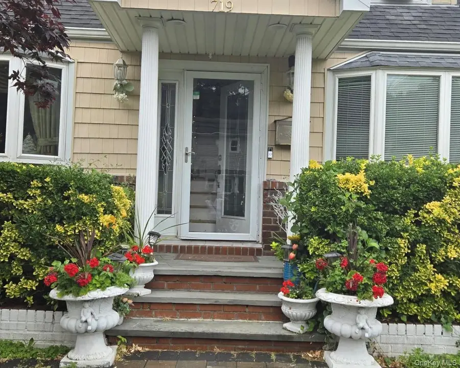 719 Oriole Avenue, West Hempstead, NY 11552 - #3