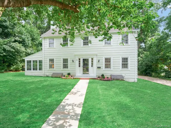 178 Overlook Avenue, Great Neck, NY 11021