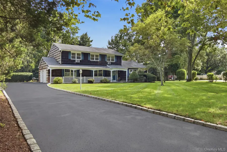 4 Farmington Court, Huntington Station, NY 11746 - #2