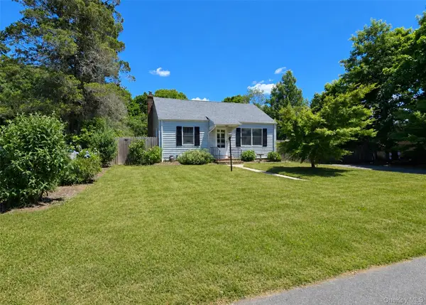 9 Mcgaw Avenue, Lake Grove, NY 11755