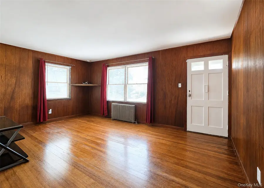 9 Mcgaw Avenue, Lake Grove, NY 11755 - #2