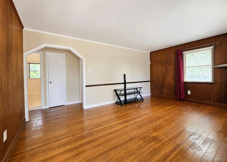 9 Mcgaw Avenue, Lake Grove, NY 11755 - #3