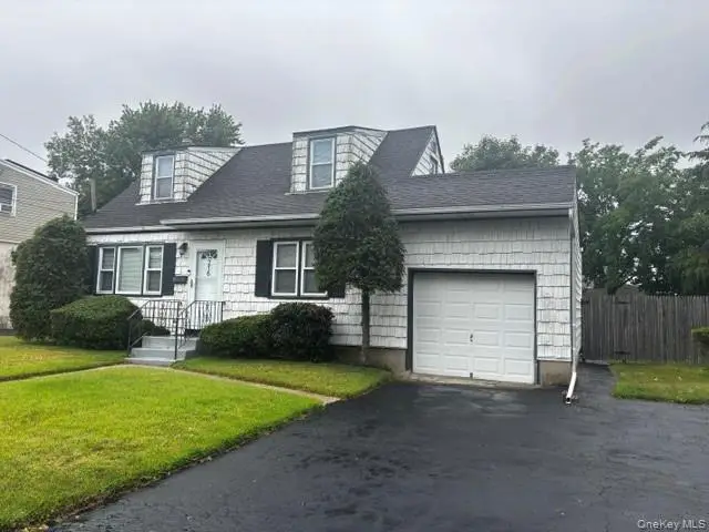 216 Bergen Court, Copiague, NY 11726 - #1