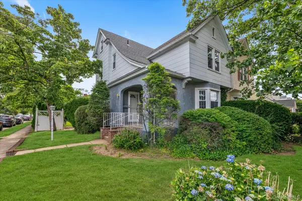 343 Nassau Boulevard, New Hyde Park, NY 11040