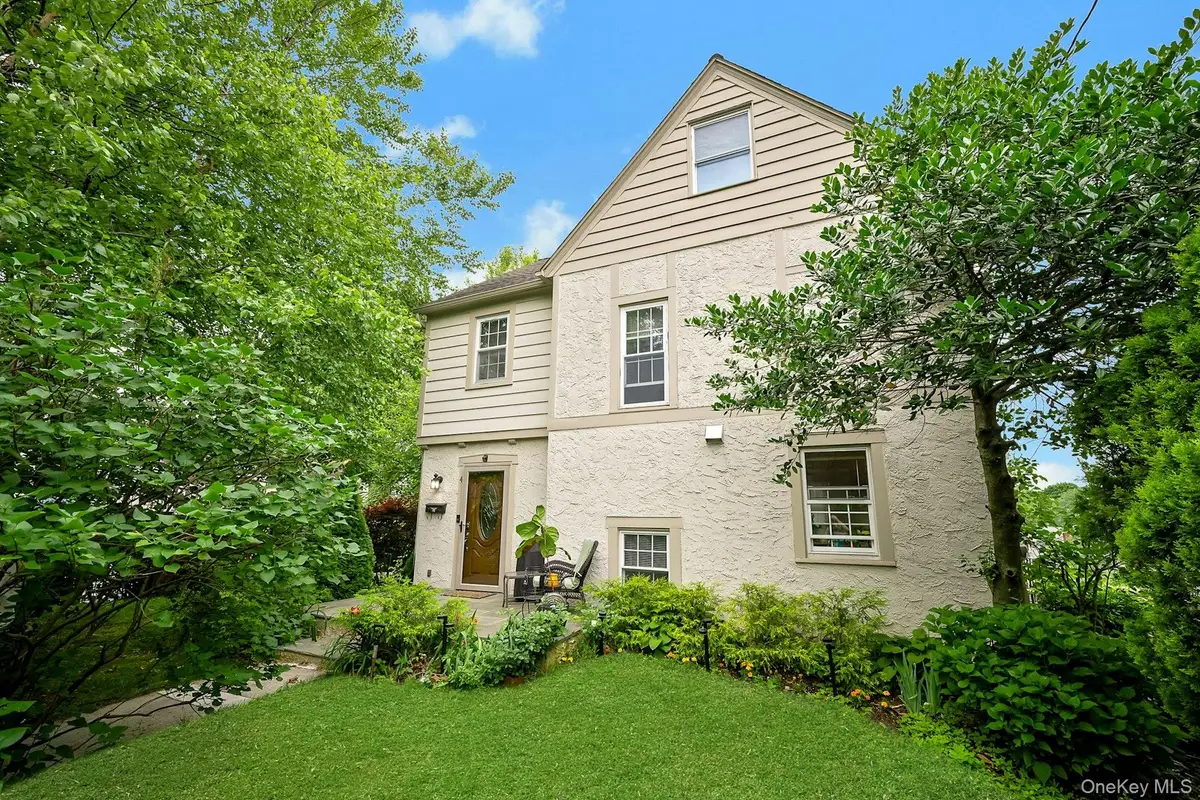 4 Interlaken Avenue, New Rochelle, NY 10801 - #1