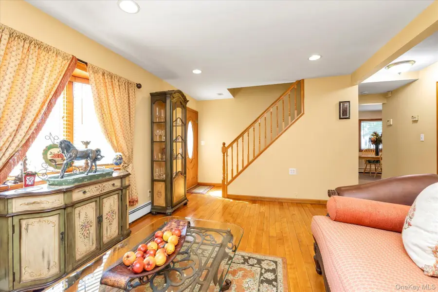 2 East Court, Bethpage, NY 11714 - #2