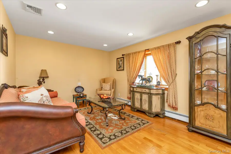 2 East Court, Bethpage, NY 11714 - #3