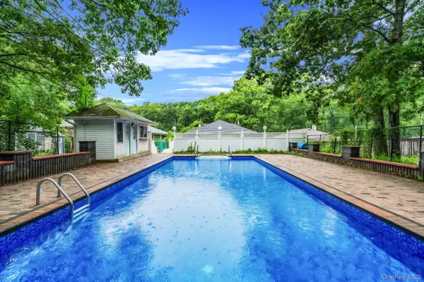 138 River Road, Shirley, NY 11967