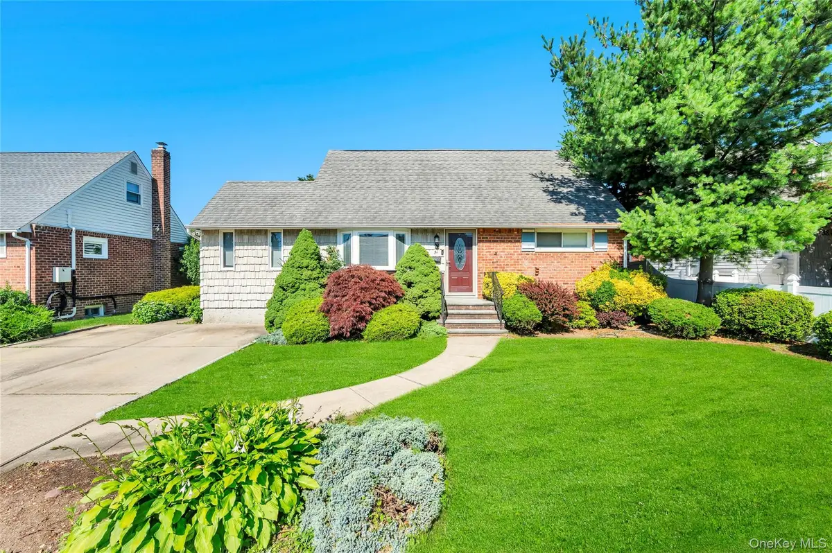 34 Oak Street, Hicksville, NY 11801 - #1