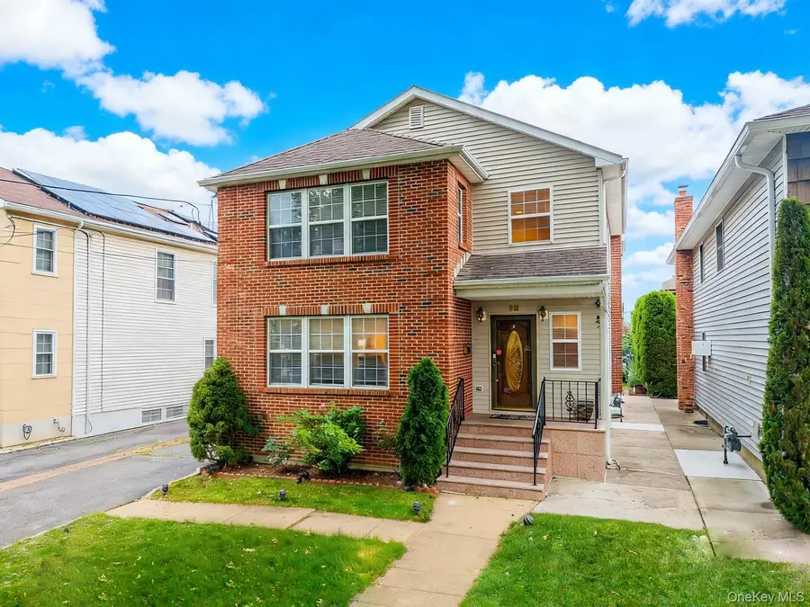 75 Cedar Place, Floral Park, NY 11001 - #2