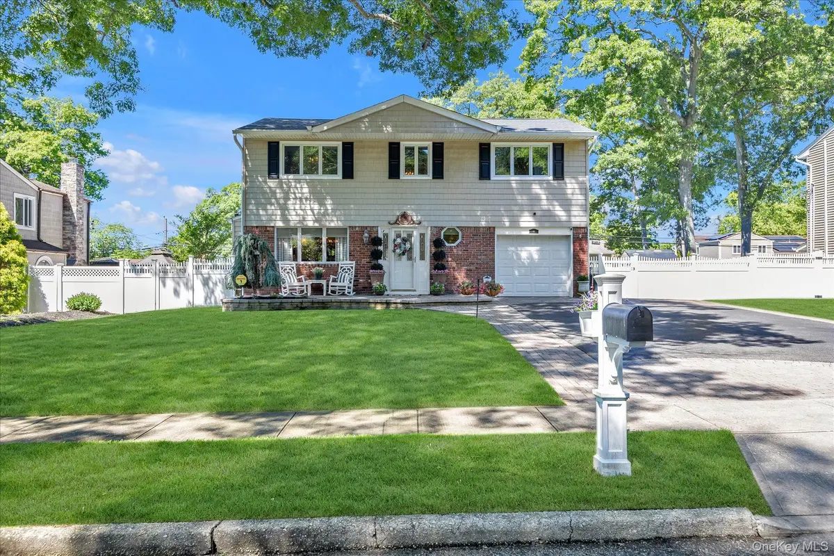 22 Villa Lane, Smithtown, NY 11787 - #1