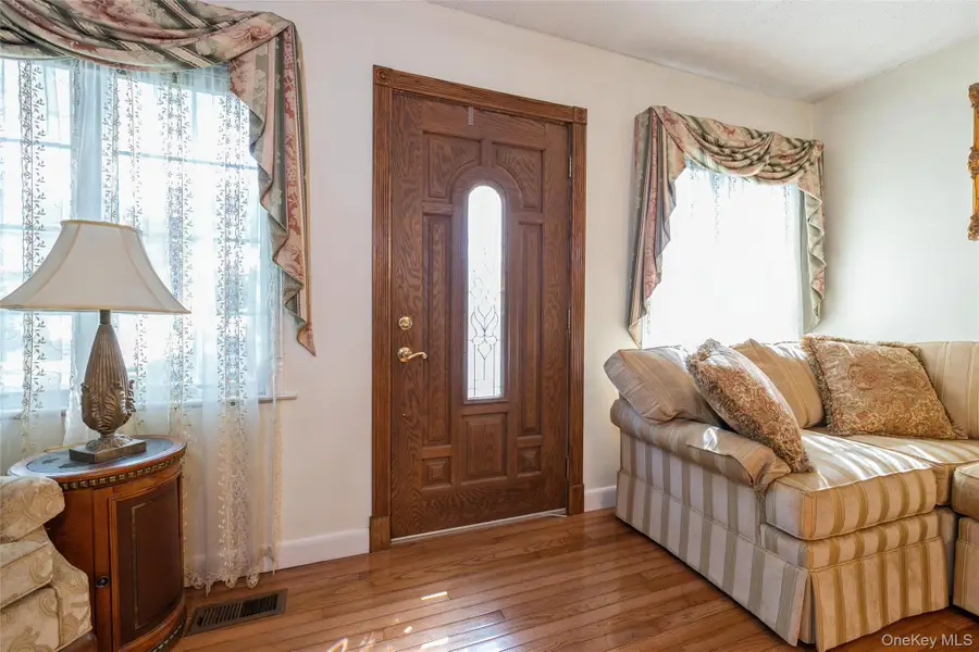 16 Devon Street, Lynbrook, NY 11563 - #3