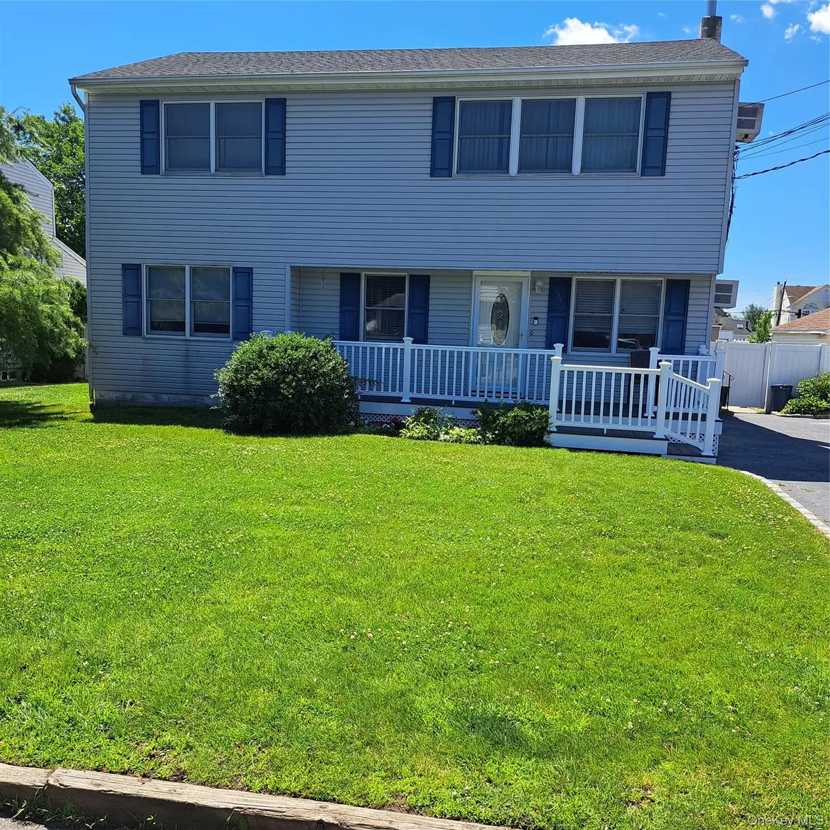 546 17th Street, West Babylon, NY 11704 - #1