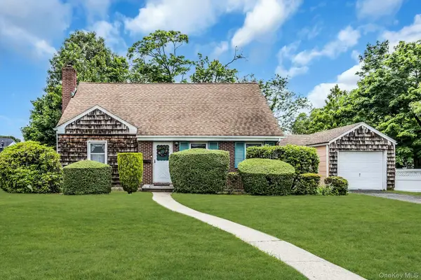 2 Cliff Road, Merrick, NY 11566