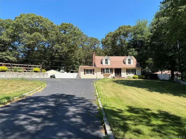 45 Croft Lane, Smithtown, NY 11787
