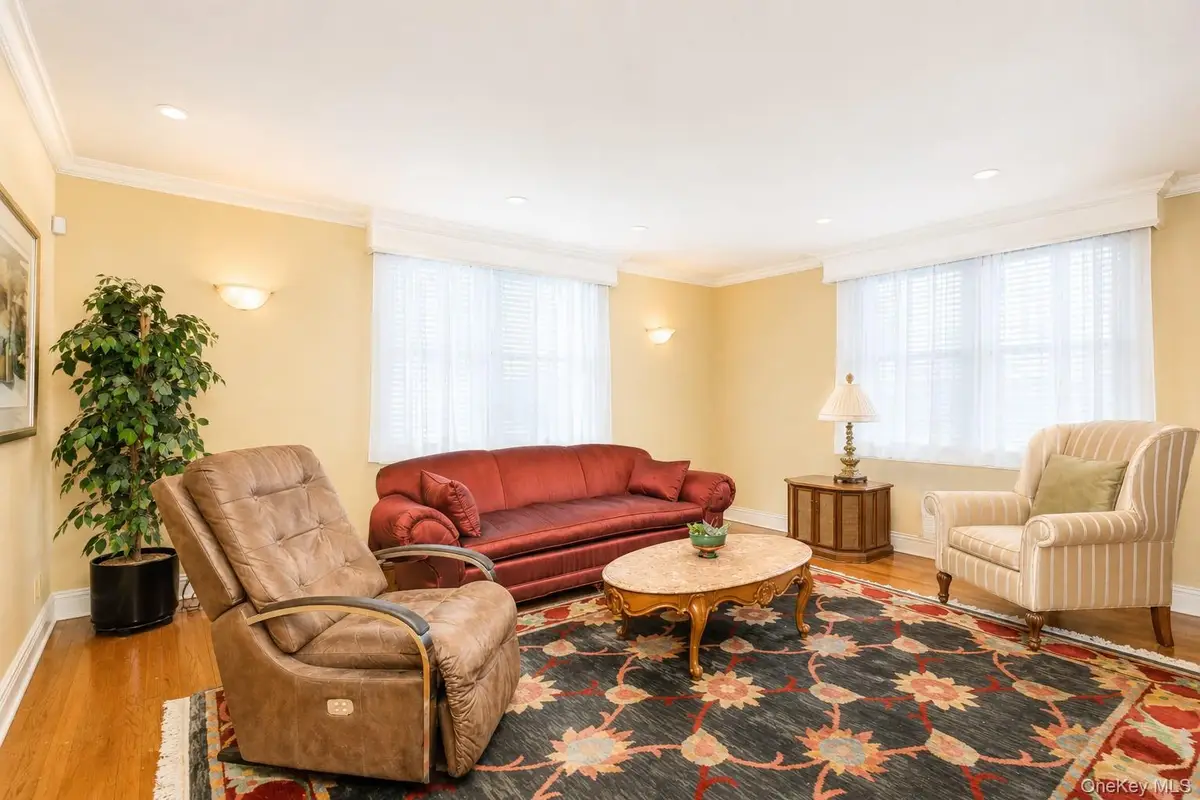 182-12 Horace Harding Expressway #1K, Fresh Meadows, NY 11365 - #1