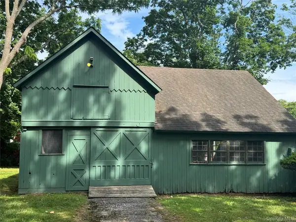 33 Crosby Street, Center Moriches, NY 11934