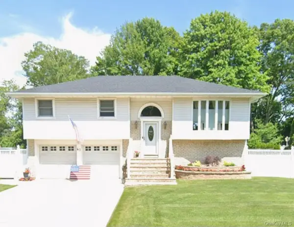 61 Yale Avenue, Oakdale, NY 11769