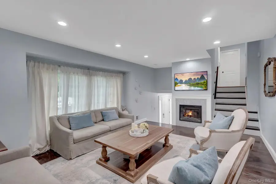 31 Leeds Lane, North Babylon, NY 11703 - #3