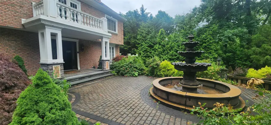 7 Arista Court, Dix Hills, NY 11746 - #2