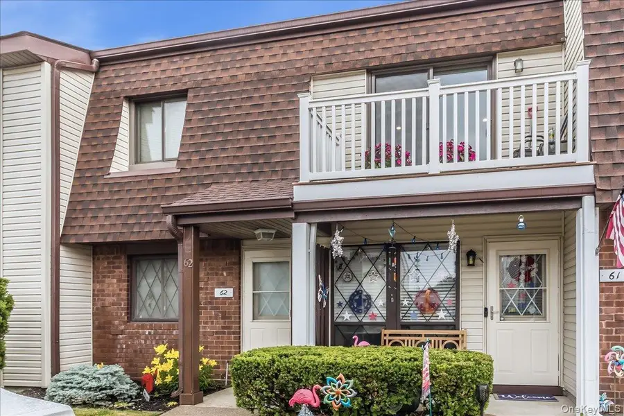 62 Cambridge Drive W, Copiague, NY 11726 - #3