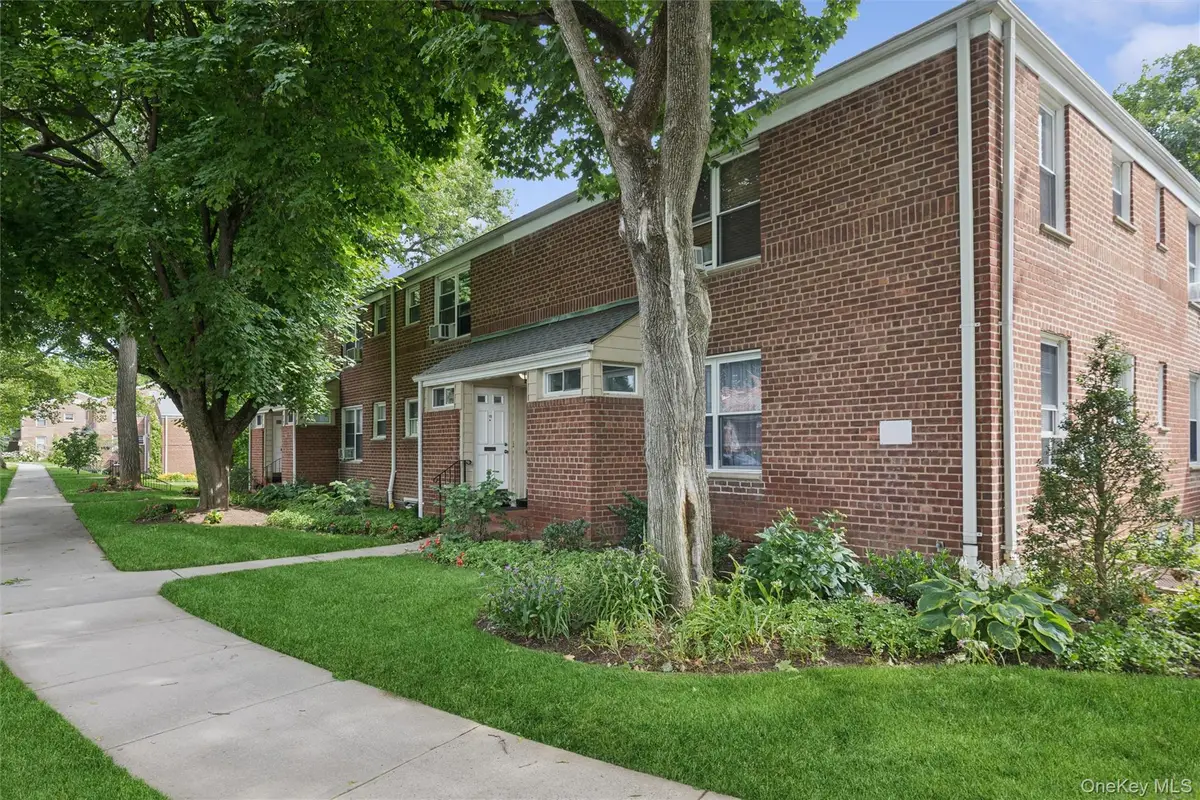 43 Edwards Street #1-B, Roslyn Heights, NY 11577 - #1