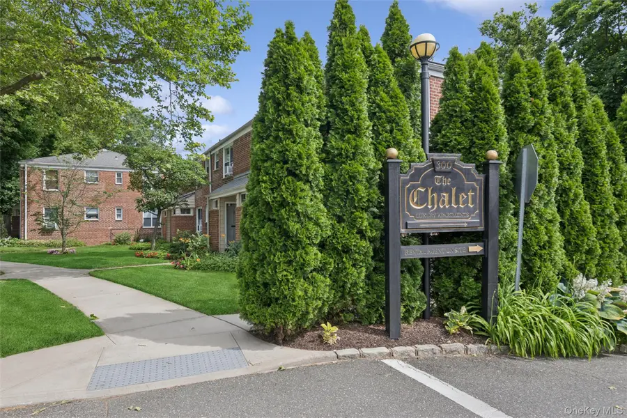 43 Edwards Street #1-B, Roslyn Heights, NY 11577 - #3