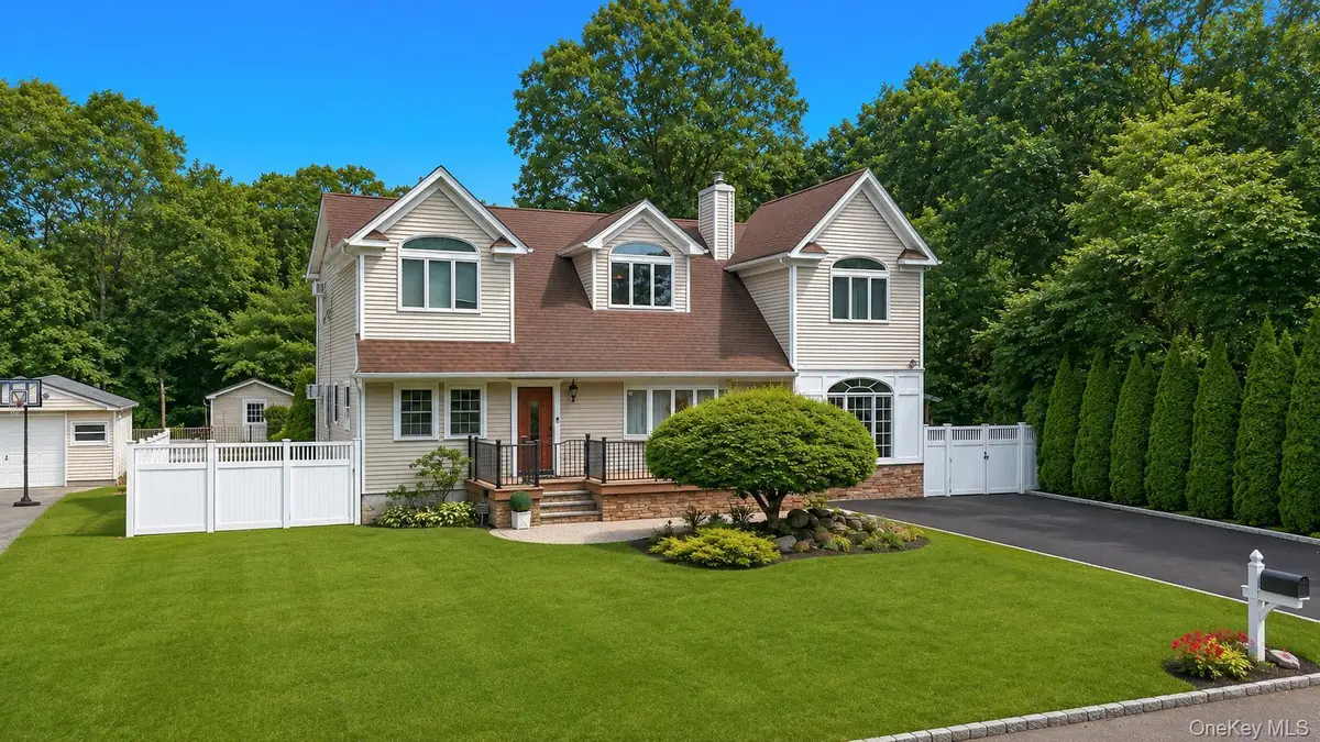 19 Joan Road, Bay Shore, NY 11706 - #1